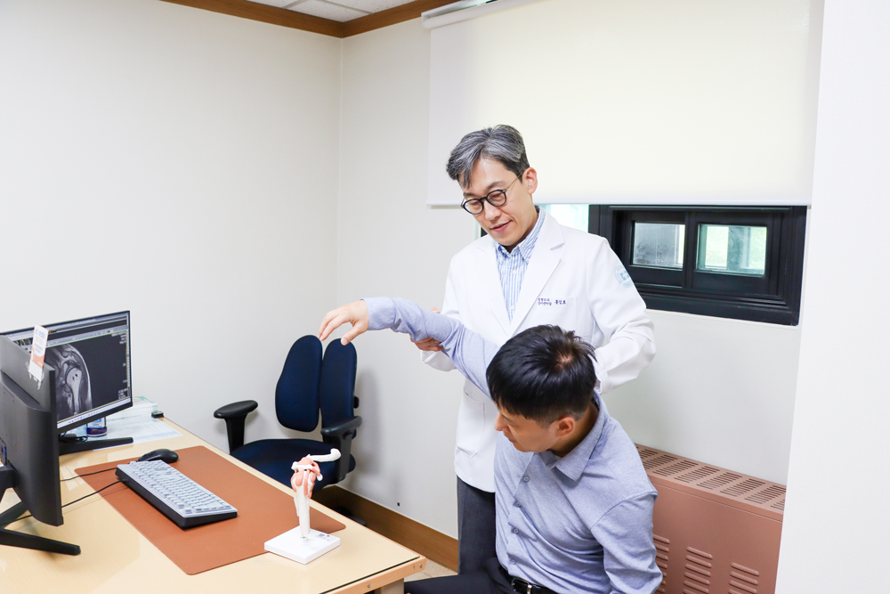 오십견인 줄 알았는데...석회성건염” 어깨 통증, 정확한 원인 파악 우선 [e의료정보]