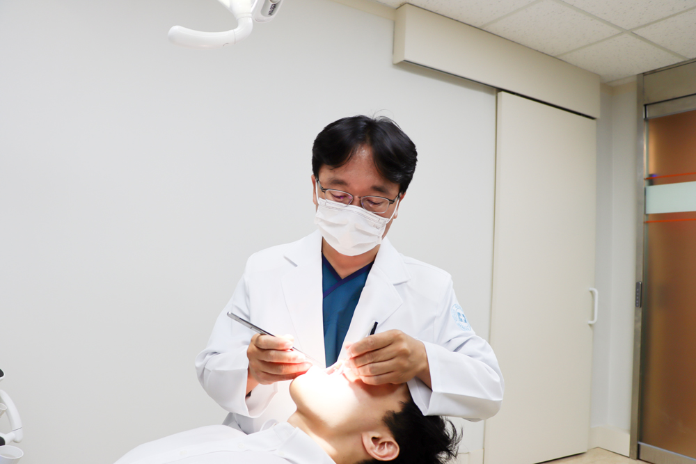 “나이 많아서 임플란트 어렵다고?” [스포츠경향]