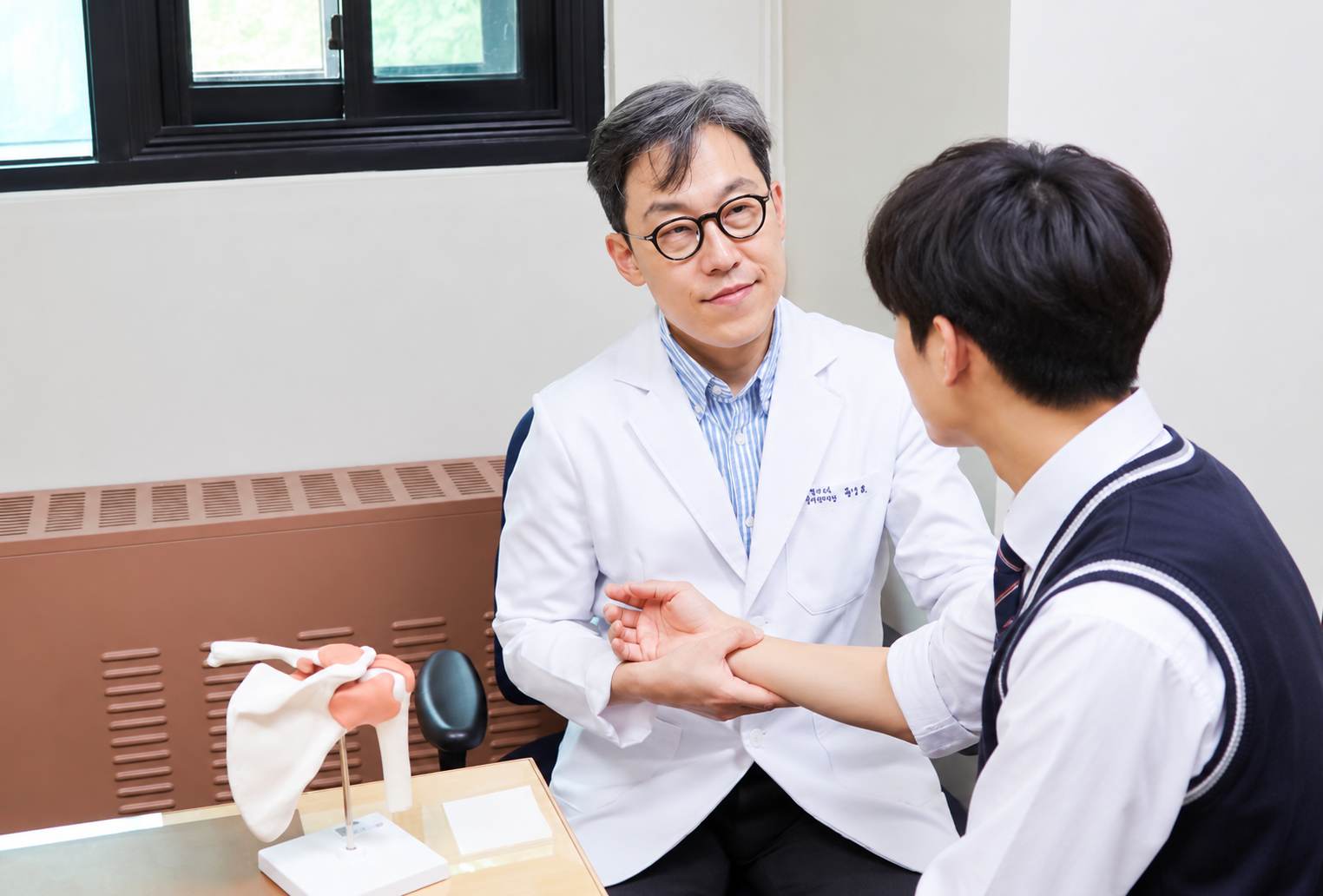수능 40여일, 공부시간 늘리는 수험생 팔꿈치 혹처럼 붓는다면…“이것” [코리아헬스로그]